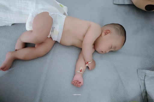 如皋两个月宝宝肚子胀气